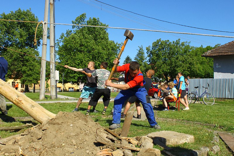 Stavanie maja (20).JPG